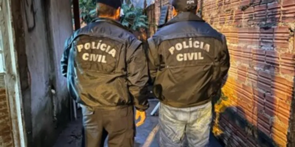 Policiais civis foram às ruas nos dois municípios