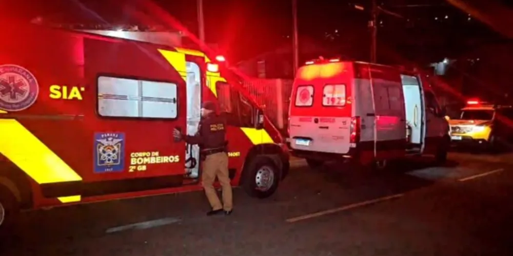Após a ação criminosa, o adolescente se deslocou até uma residências nas imediações, onde foram acionados o Corpo de Bombeiros (Siate) e o Samu