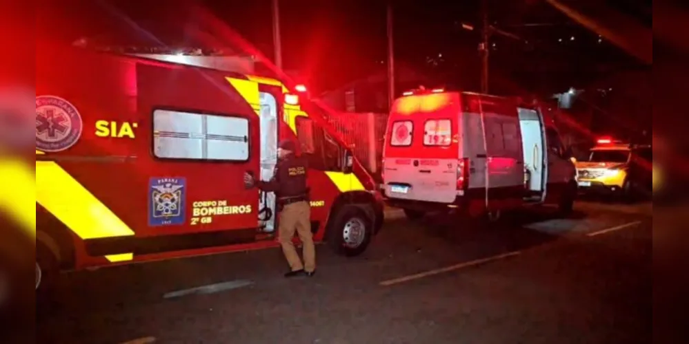 Após a ação criminosa, o adolescente se deslocou até uma residências nas imediações, onde foram acionados o Corpo de Bombeiros (Siate) e o Samu