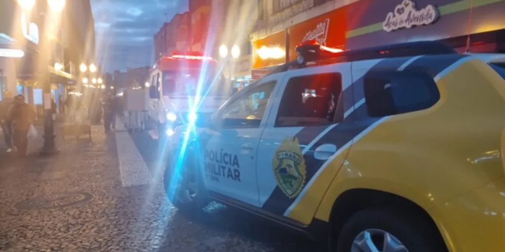 Imagem mostram a ação dos socorristas no local