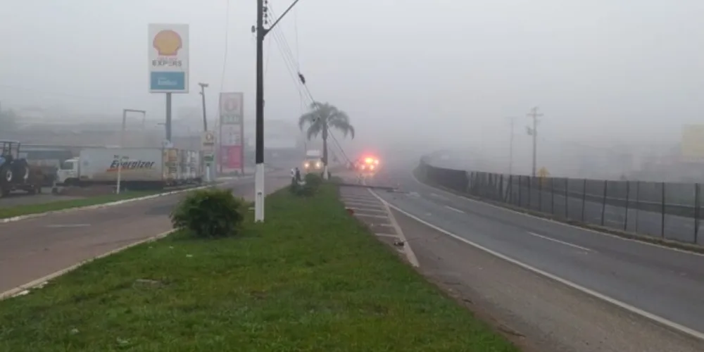 Trânsito no km 490 está parcialmente interditado no sentido Curitiba