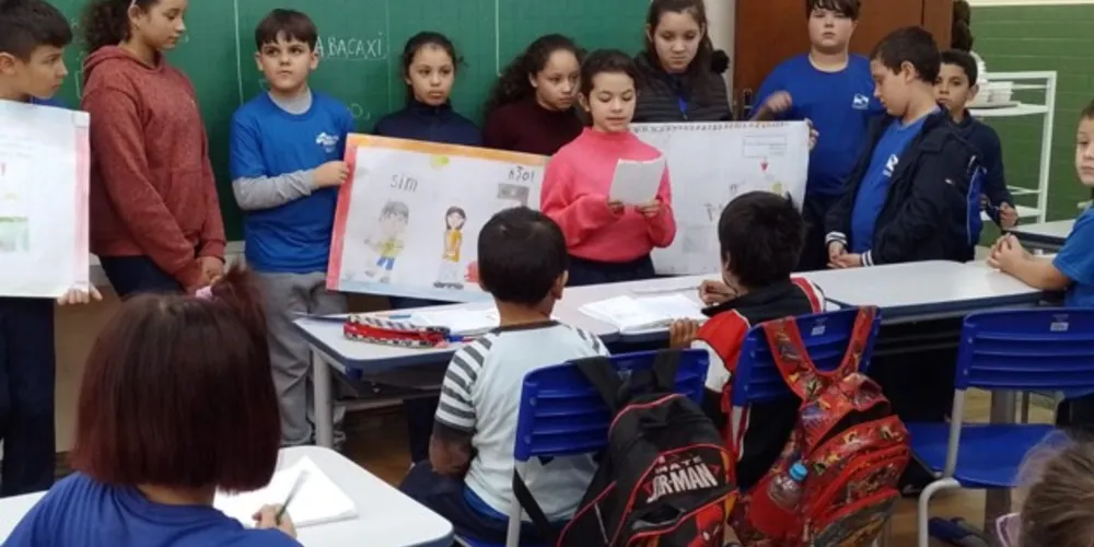 Os alunos assistiram a conteúdos informativos e produziram materiais conscientizados para alertar os colegas a respeito do tema