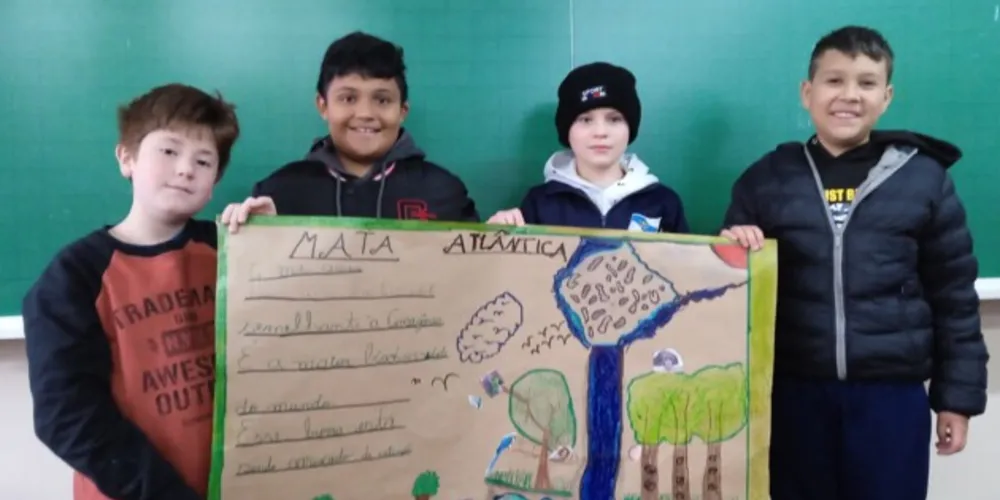 A turma foi dividida em grupos e cada equipe ficou responsável por explorar um bioma brasileiro