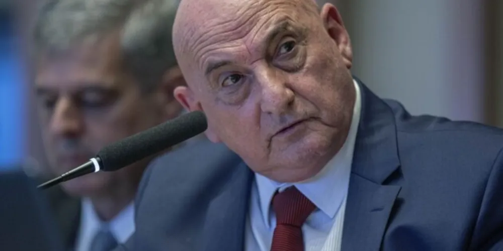 O ex-ministro pediu demissão do GSI em abril, após a divulgação de imagens que mostram ele caminhando ao lado de invasores