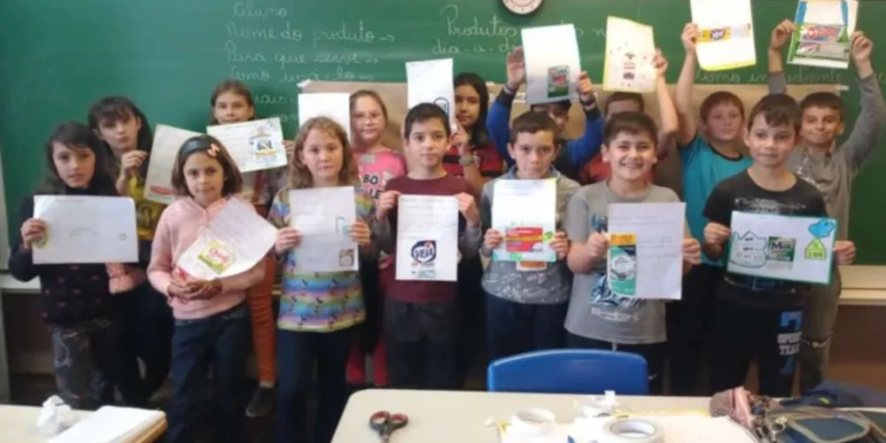 Produções dos alunos foram expostas para contribuir com conhecimento de toda a escola