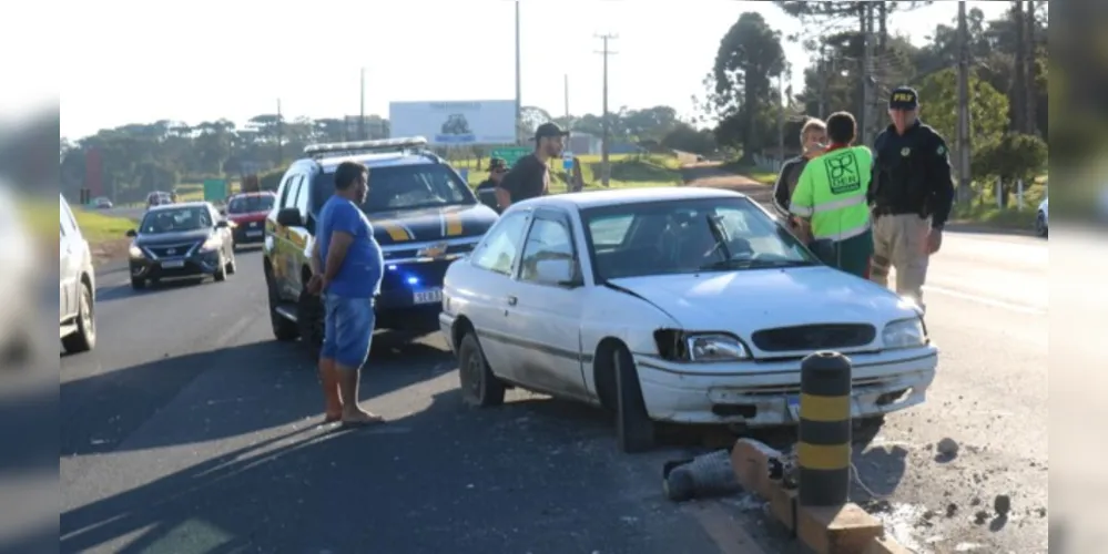 Ford Escort teve danos especialmente no assoalho e para-choque