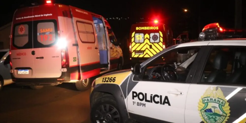 Após ser baleado, rapaz conseguiu pular muro da residência de um familiar enquanto aguardava pelo socorro