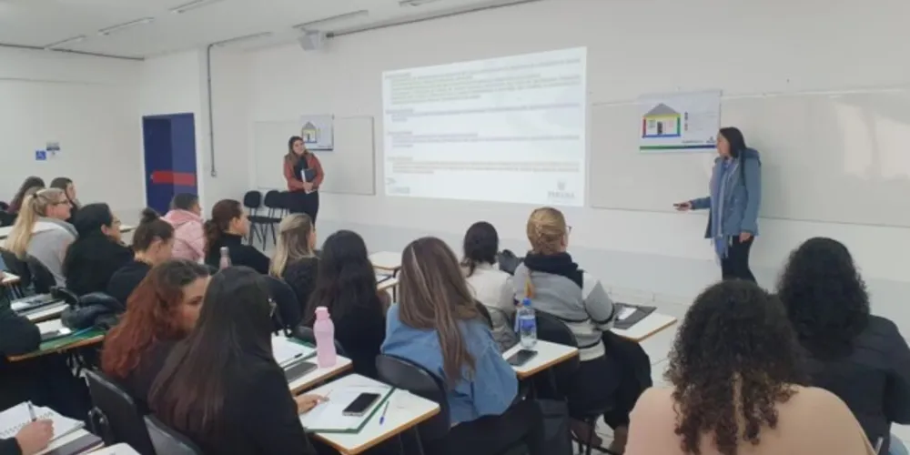 Profissionais de saúde passam por treinamento sobre o PlanificaSUS