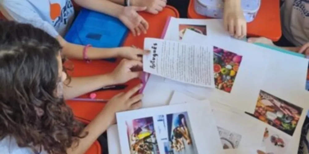 Os alunos produziram cartazes utilizando as informações que descobriram através de pesquisas