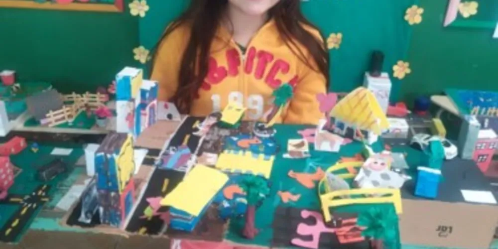 Entre as atividades, os alunos confeccionaram maquetes e realizaram uma visita a uma fábrica no município