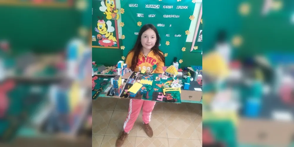 Entre as atividades, os alunos confeccionaram maquetes e realizaram uma visita a uma fábrica no município