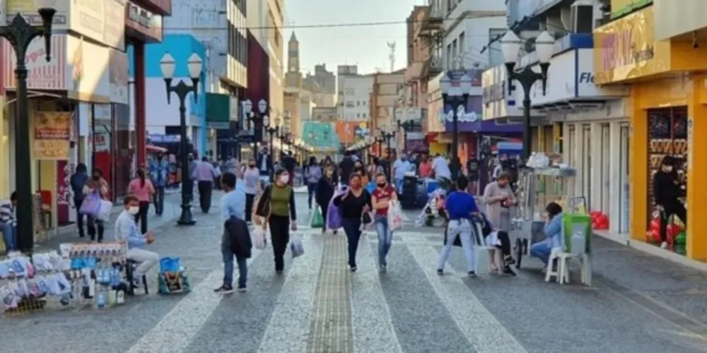 Durante esse período, a rua Sete de Setembro, no trecho entre a Avenida Vicente Machado e a Rua do Rosário, estará fechada