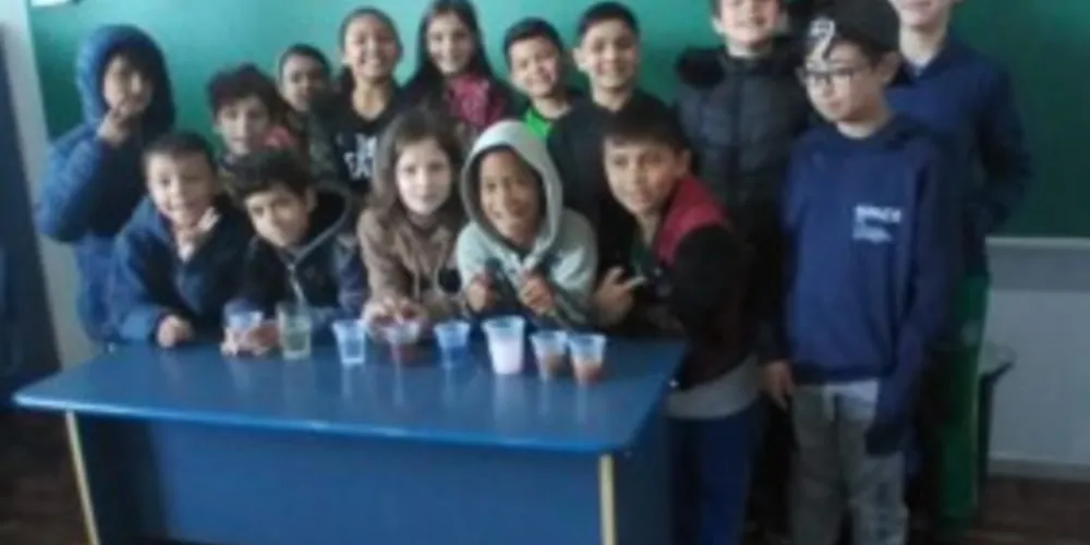 Através de dinâmicas práticas, os estudantes conseguiram compreender as diferenças presentes nos dois tipos de misturas