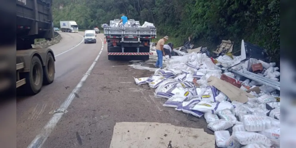 Retirada da carga é realizada neste momento