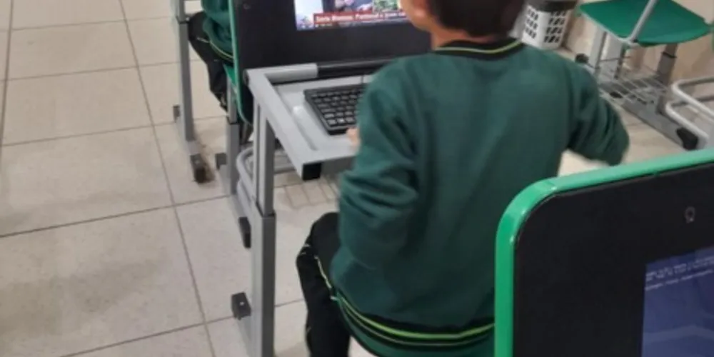 Professora comenta que vídeo trouxe discussões e trabalhos em grupo