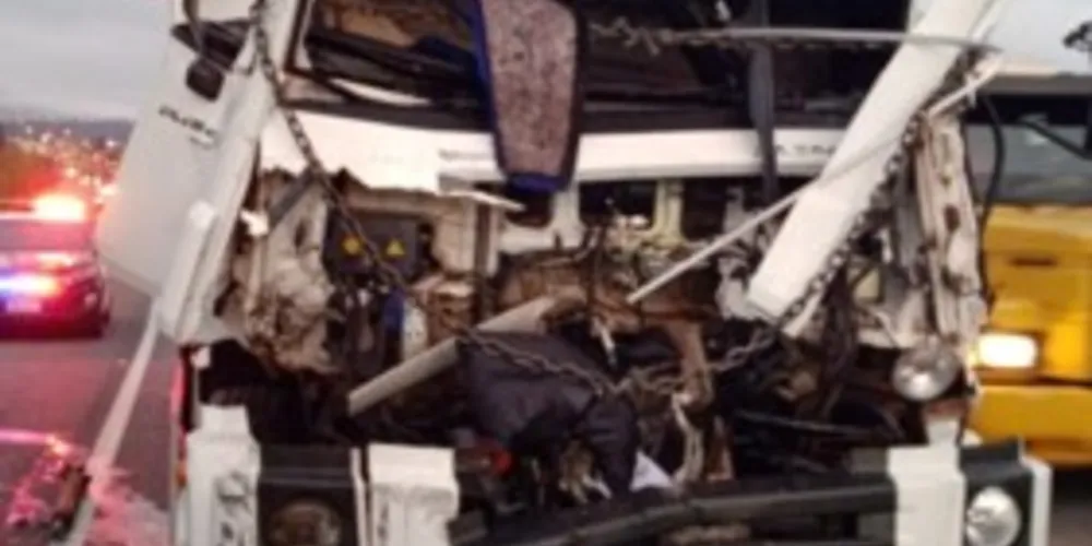 Colisão traseira foi por volta das 6h da manhã