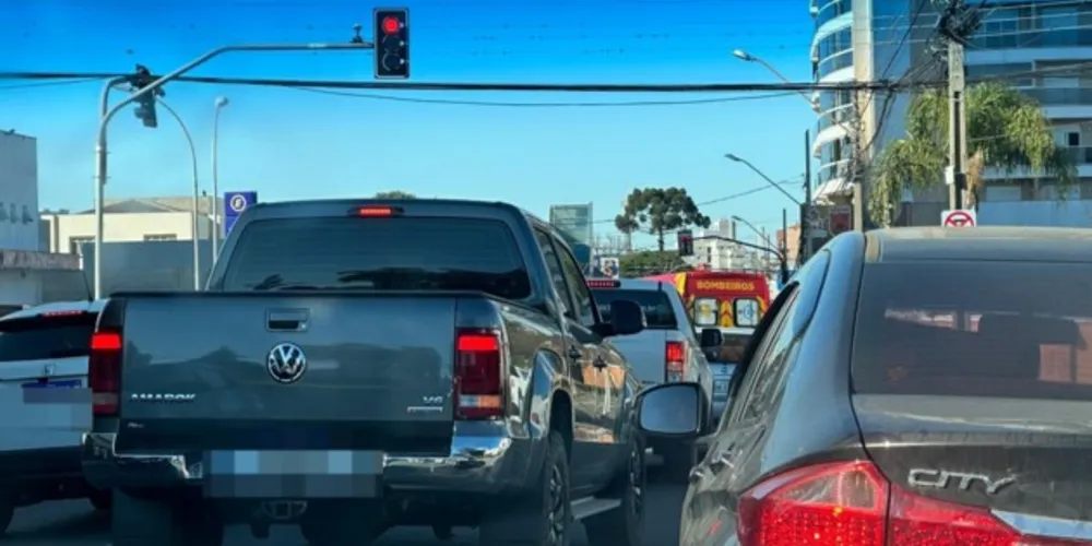 Colisão foi na esquina com a rua Nestor Guimarães