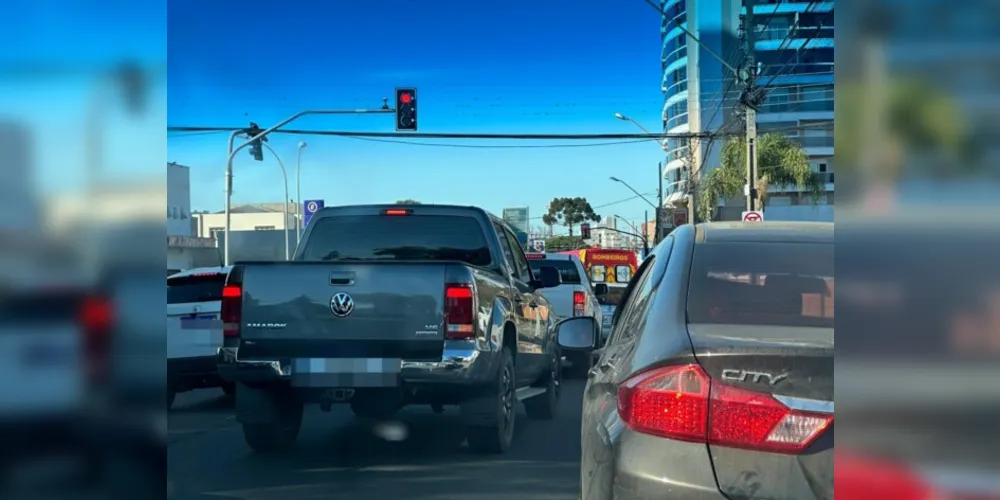 Colisão foi na esquina com a rua Nestor Guimarães