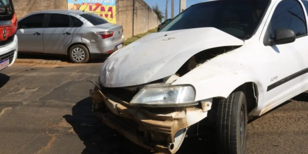 Uma equipe do Corpo de Bombeiros (Siate) foi acionada até o local. A gestante não teve ferimentos, assim como a mulher que conduzia o veículo Siena