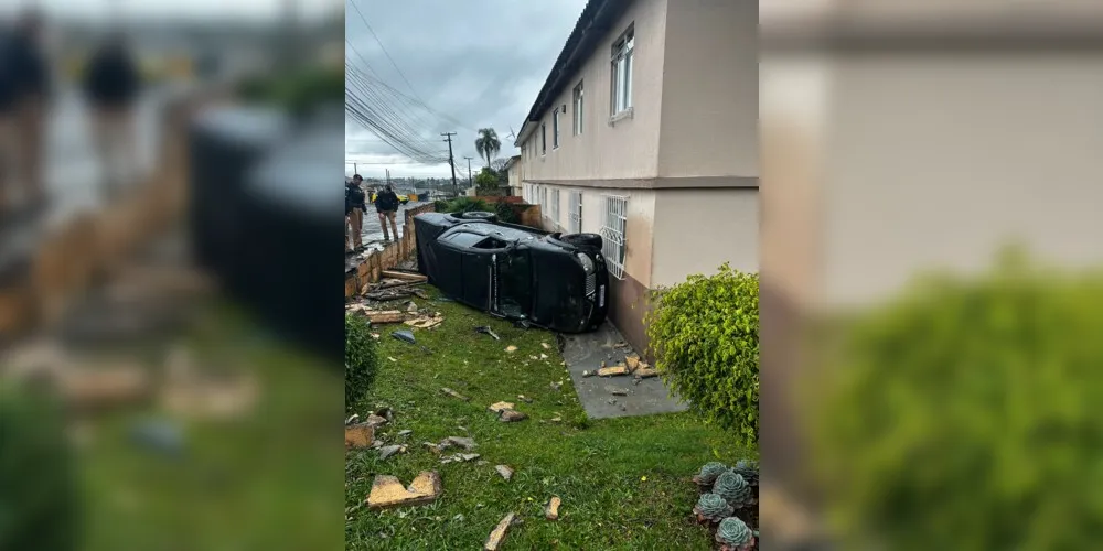 Situação aconteceu entre as ruas Prefeito Fulton Vitel Borges de Macedo e Alecrim; Camionete preta chegou a tombar e por pouco não atingiu muro da residência