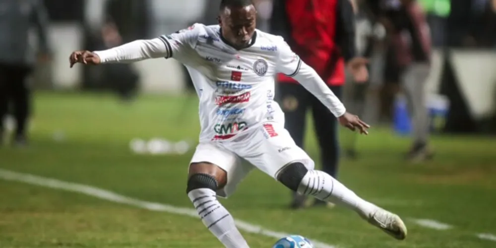 O lateral Pará (foto) deve ser uma das opções do técnico Rafael Guanaes