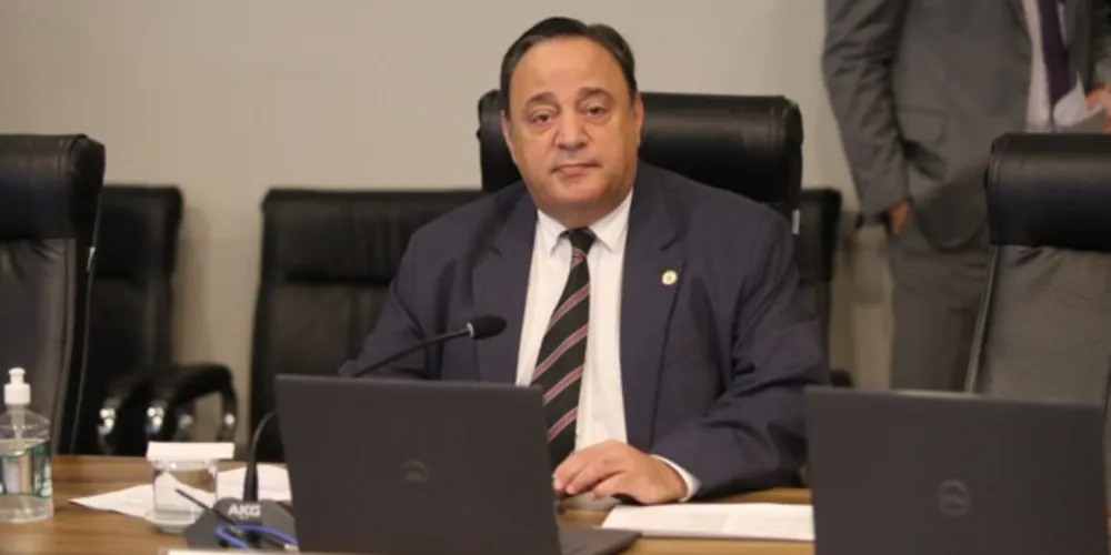 Diante da comunicação, o Governo do Paraná decidiu assumir e manter o modelo cívico-militar nas 12 escolas estaduais