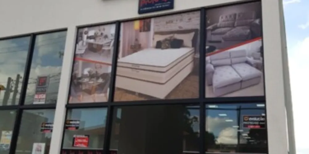 Loja está localizada na avenida Carlos Cavalcanti