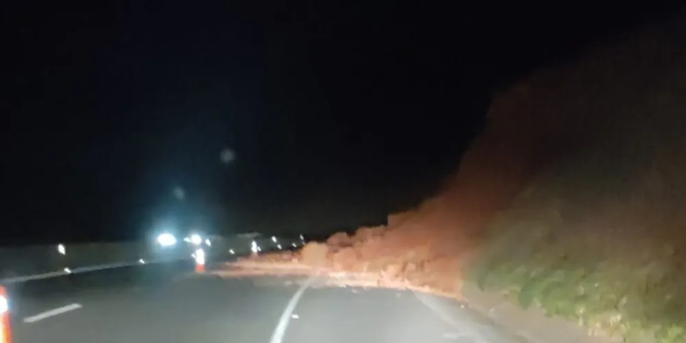 Pista terá fluxo e meia pista, devido ao desmoronamento ocorrido no quilômetro 405 da rodovia