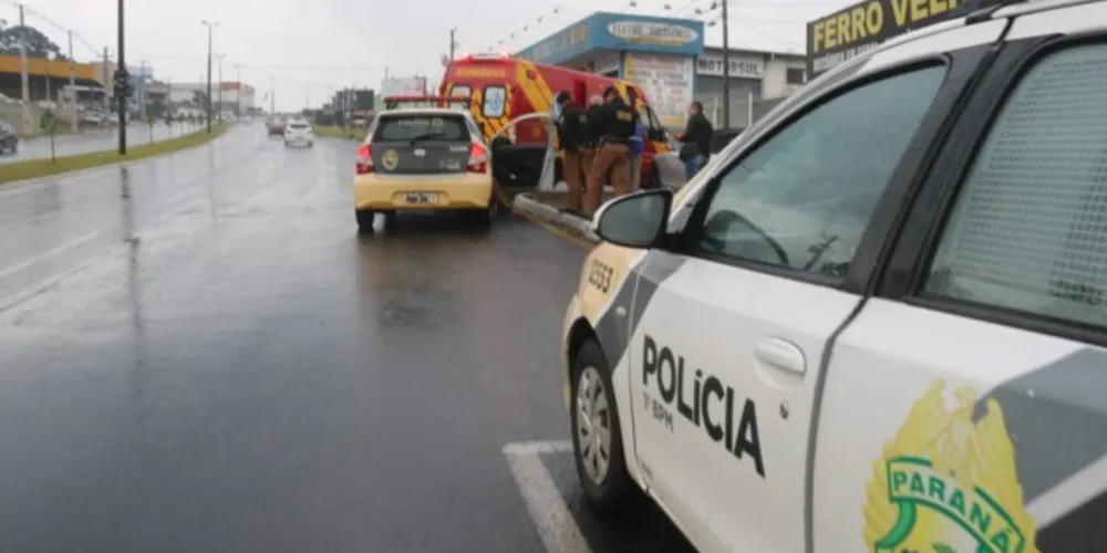 Homem de 29 anos foi ferido na perna com arma branca