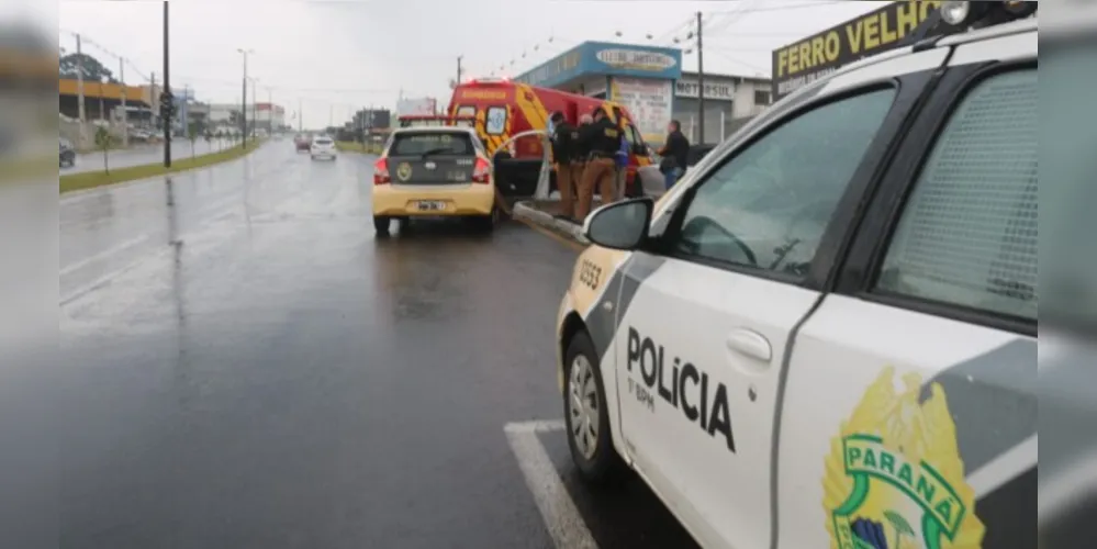 Homem de 29 anos foi ferido na perna com arma branca