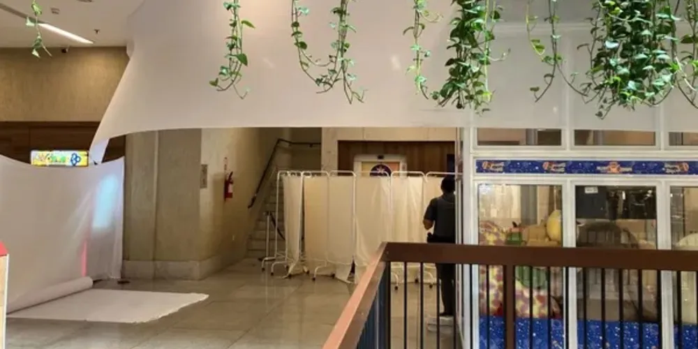 Local foi preservado para a realização de perícia e tapumes foram colocados na área do elevador