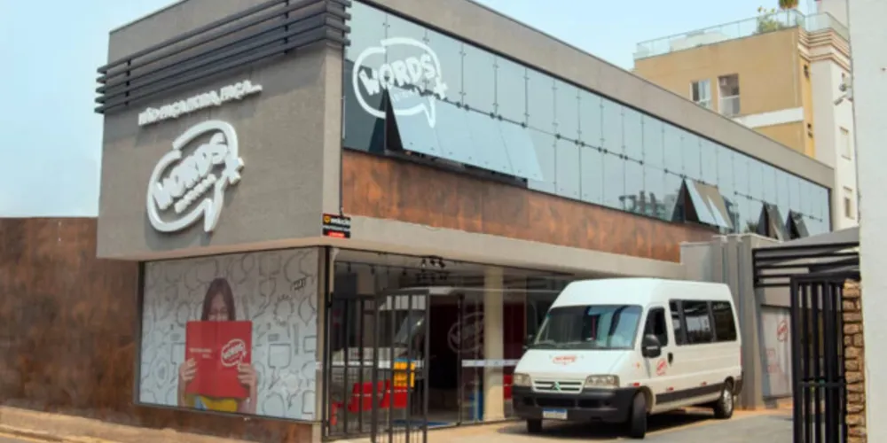 'Words Plus' fica localizada na rua Coronel Dulcídio, nº 481, na região central de Ponta Grossa