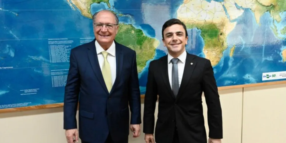 Deputado federal e presidente em exercício Alckmin trataram sobre o investimento para o SUS e o programa Mais Médicos, que irá beneficiar Ponta Grossa