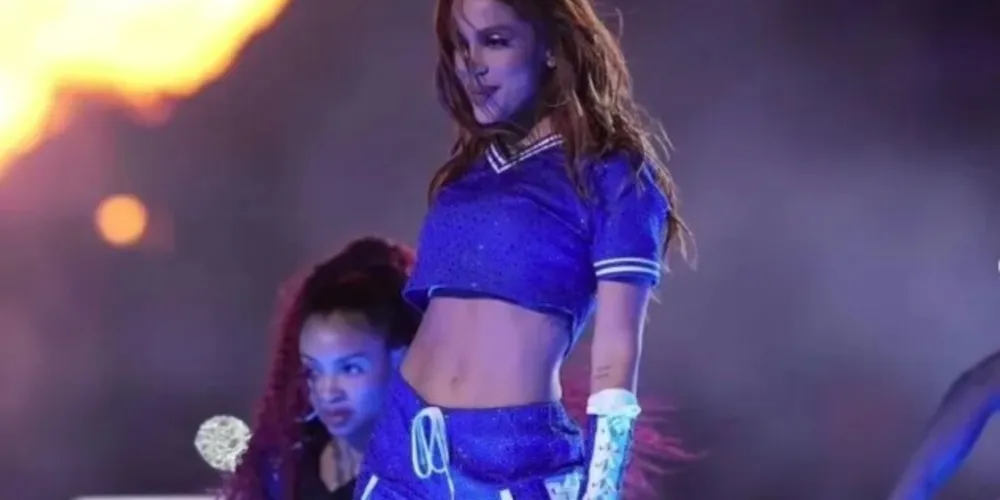 Cantora performou na final do campeonato e impressionou com show de dança