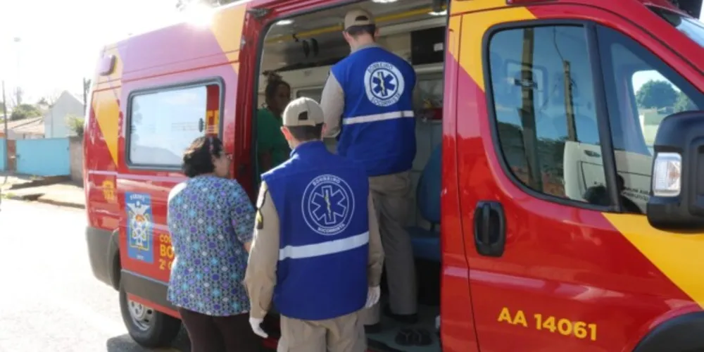 Bombeiros e socorristas do Siate prestaram atendimento à vítima