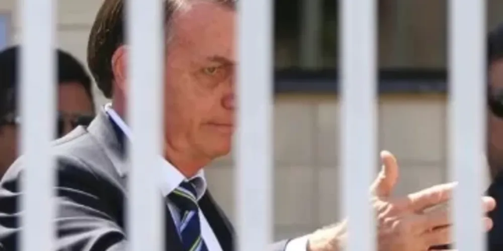 Bolsonaro negou irregularidades e voltou a chamar a operação de “esculacho”