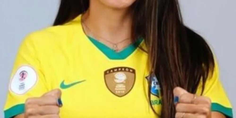 Lateral direita Bruninha, 21 anos, é uma das novidades da seleção