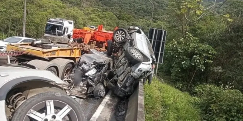 Acidente envolveu diversos veículos e deixou seis pessoas feridas