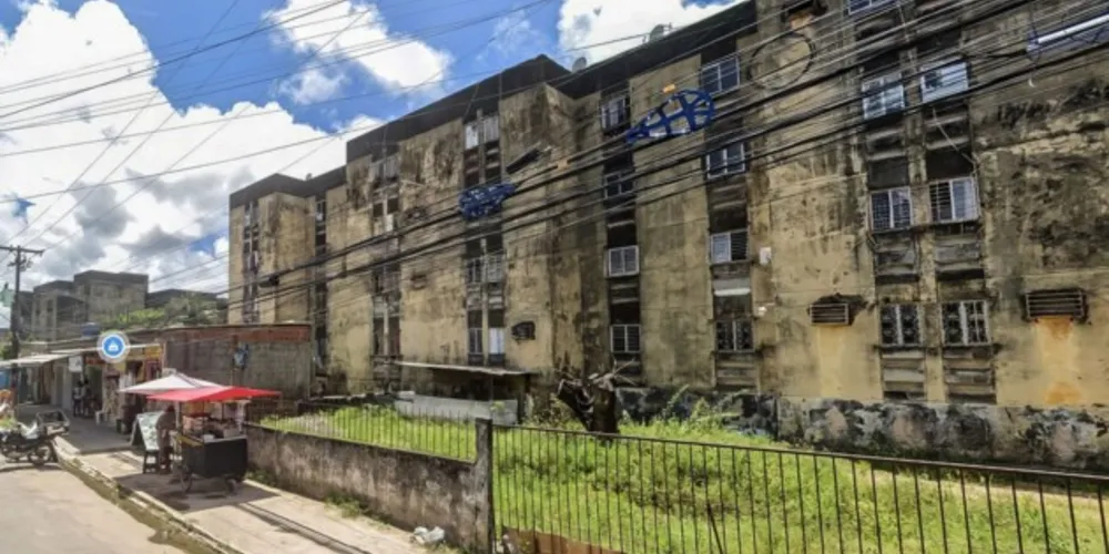 Construção tem 38 anos e já apresentava rachaduras em diversas unidades