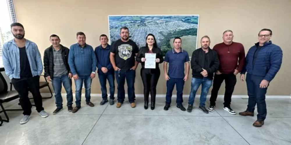 O anúncio aconteceu em reunião com os vereadores e o secretário municipal de Desenvolvimento Pedro Meijer.