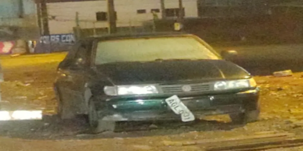 Um dos veículos  (foto) foi encontrado na avenida Presidente Kennedy