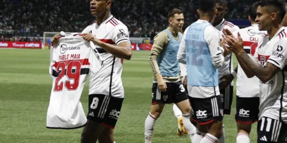 Jogadores homenagearam Pablo Maia, que perdeu o pai nesta semana