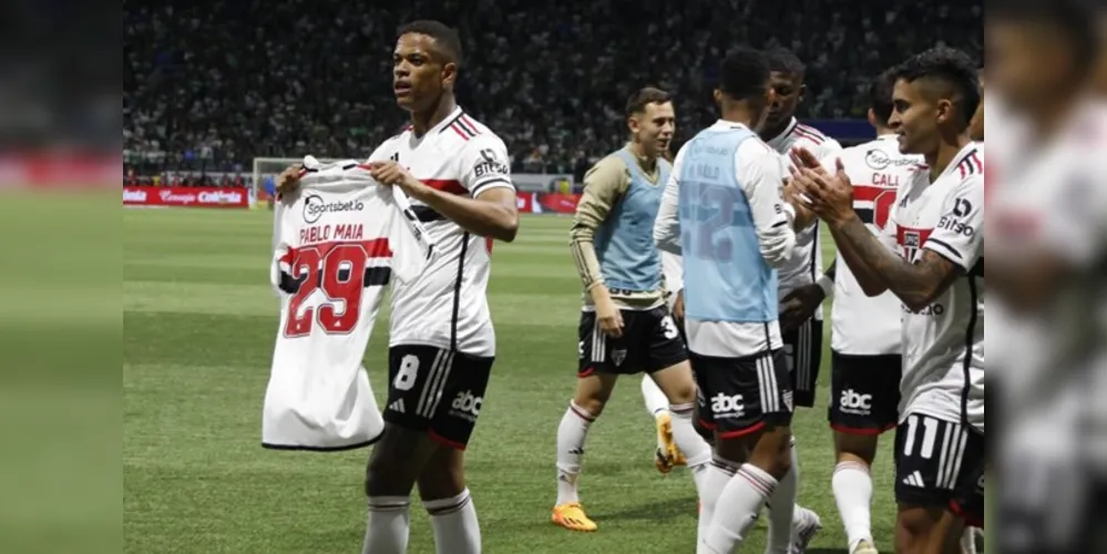 Jogadores homenagearam Pablo Maia, que perdeu o pai nesta semana