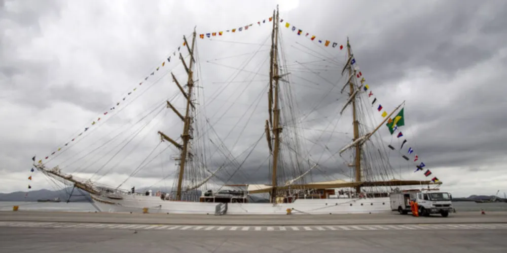 Marinha do Brasil e Portos do Paraná convidam para visitação ao veleiro Cisne Branco