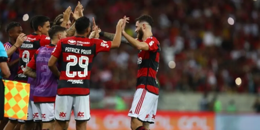 De tanto insistir, o time da casa foi premiado com um gol aos 48 do segundo tempo