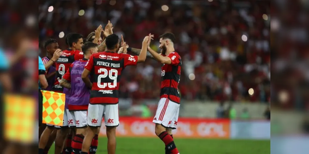 De tanto insistir, o time da casa foi premiado com um gol aos 48 do segundo tempo