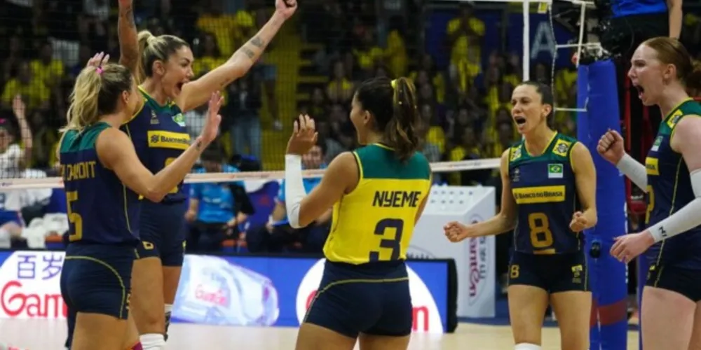 O destaque da partida foi a experiente meio-de-rede Thaísa