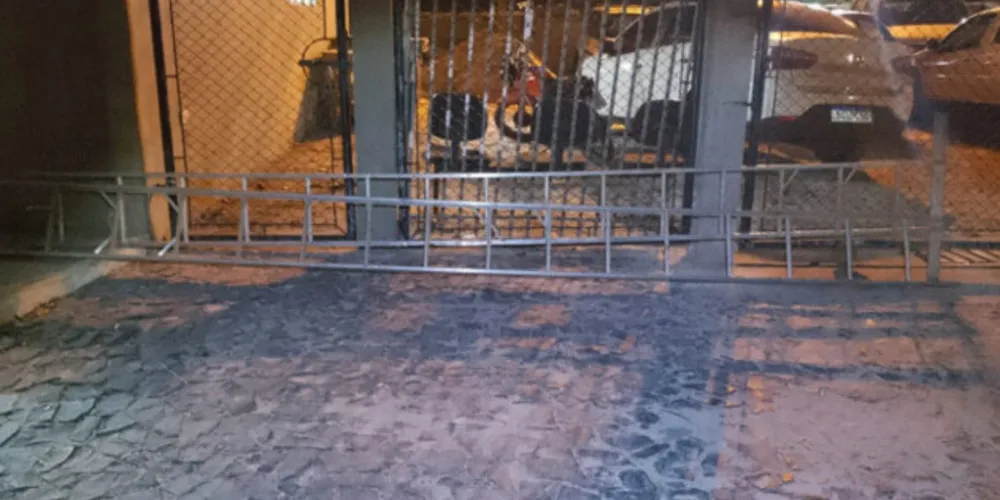 Um dos itens que teria sido furtado é uma escada