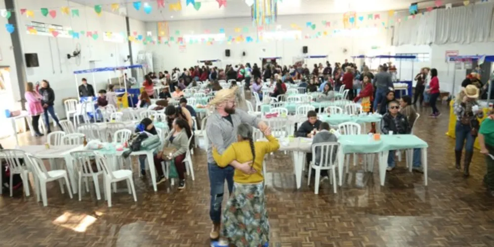 O evento foi realizado no salão social do Cecon Nova Rússia e contou com o apoio do Programa Selo Social e da empresa parceira Princesa Assistência