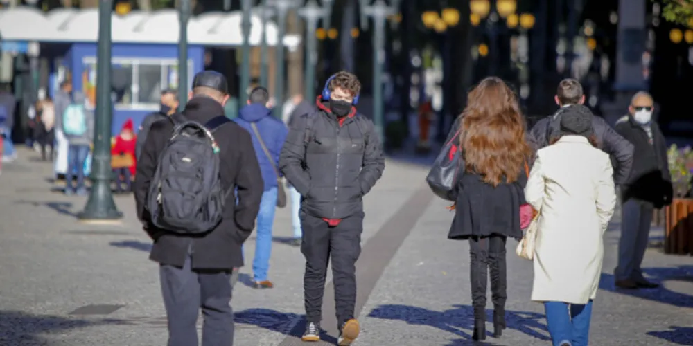 Comuns nesse período, as Síndromes Gripais (SG) são caracterizadas por sintomas como febre, tosse, dor de garganta, calafrios e dor de cabeça